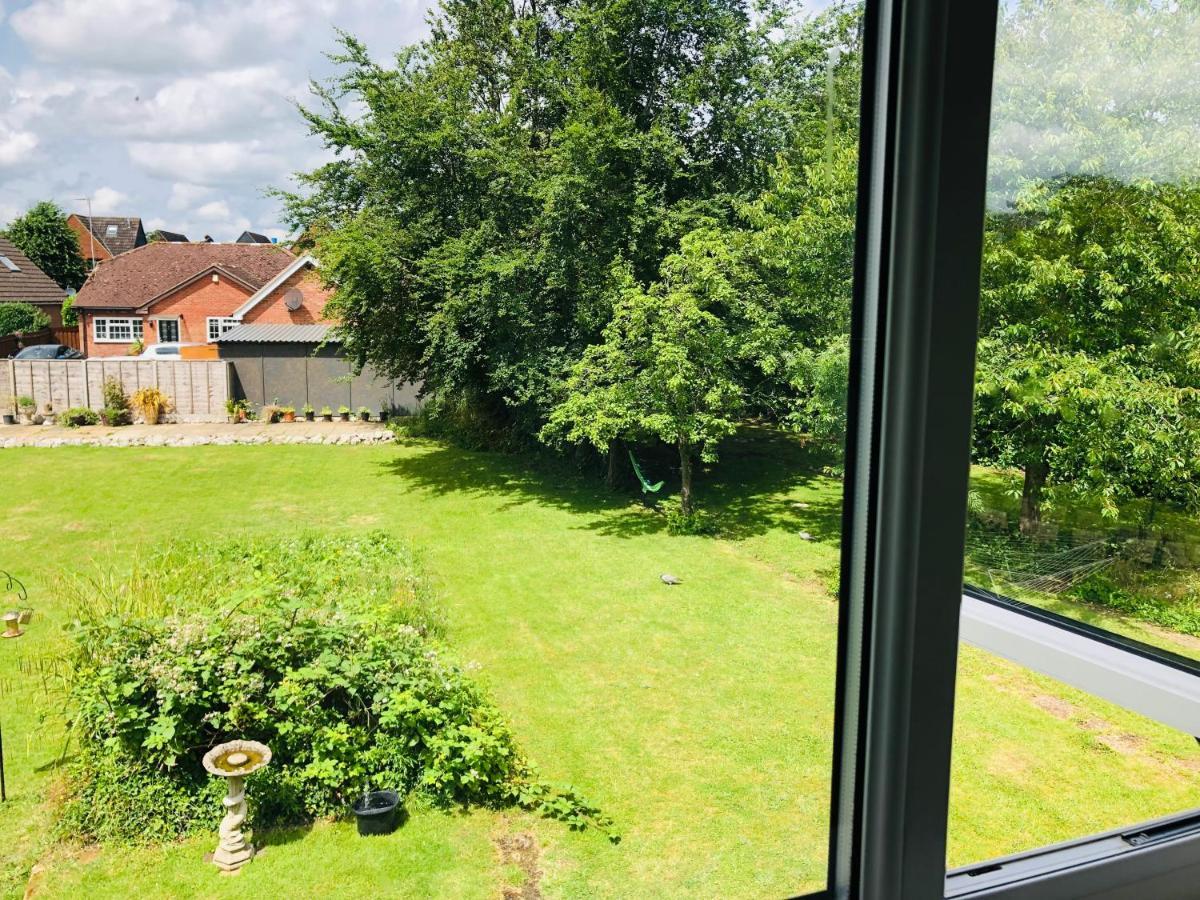 Appartement Amazing Quiet Garden House Near London Luton Airport Extérieur photo